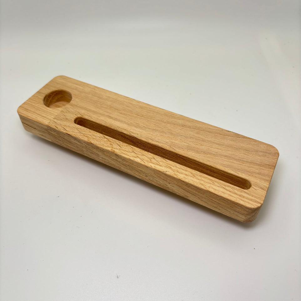 Breiter Sockel aus Eiche mit Kerzenloch und 130mm Schlitz