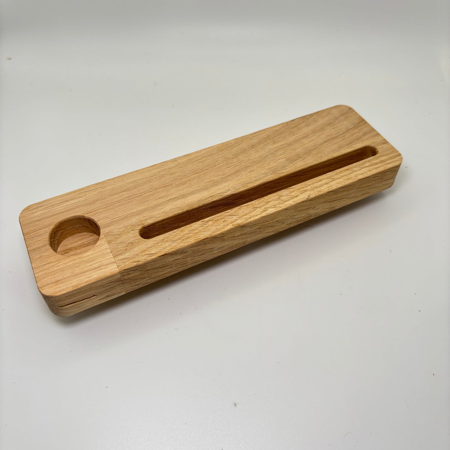 Breiter Sockel aus Eiche mit Kerzenloch und 130mm Schlitz