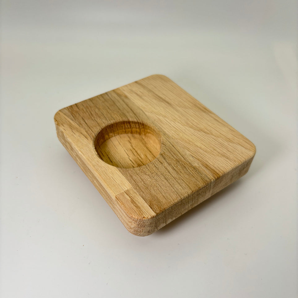 Eckiger Sockel aus Eiche mit Teelicht