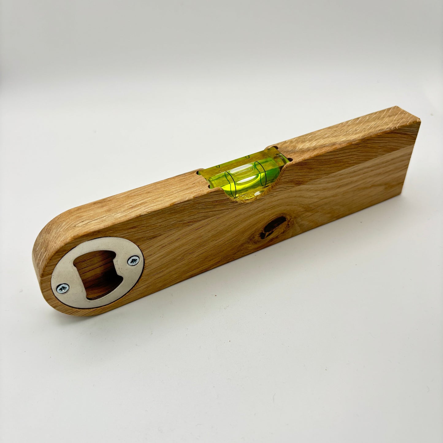 Flaschenöffner aus Eiche im Wasserwaagen Design