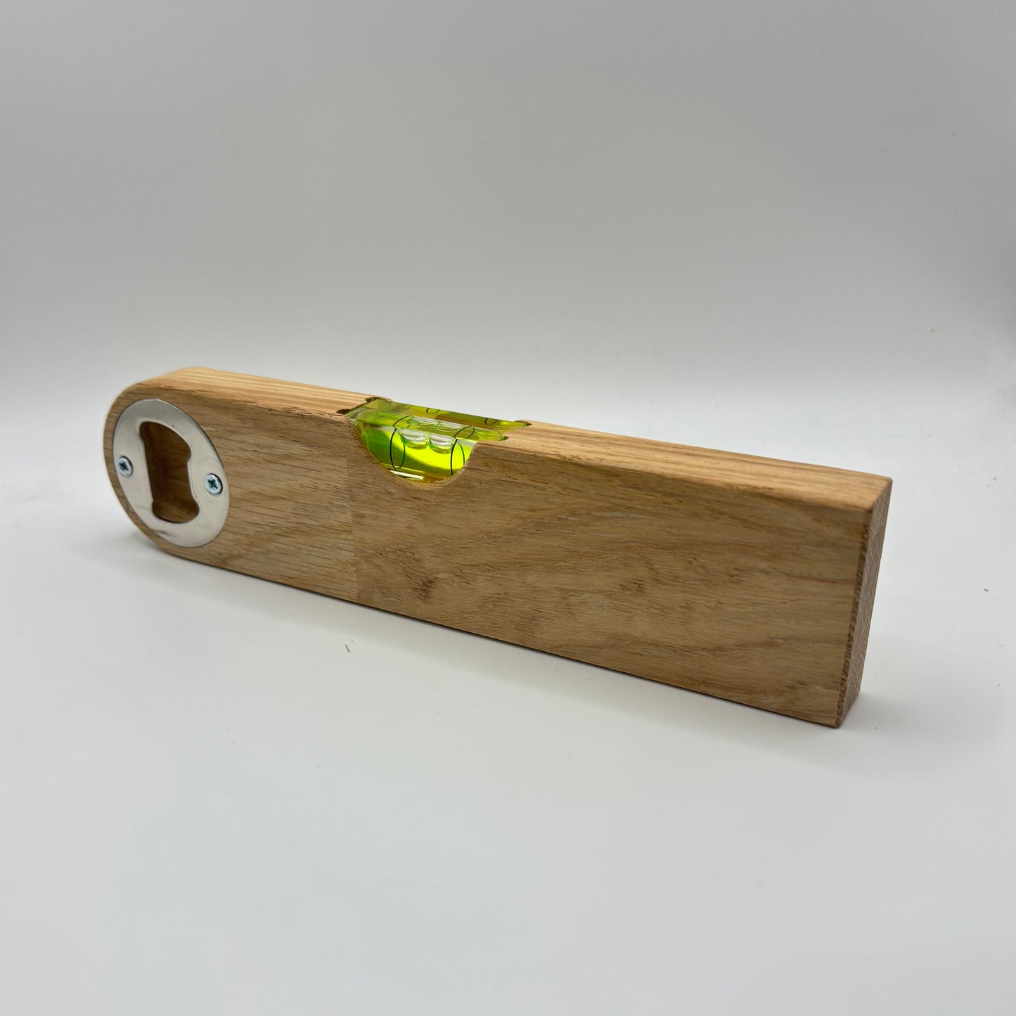 Flaschenöffner aus Eiche im Wasserwaagen Design