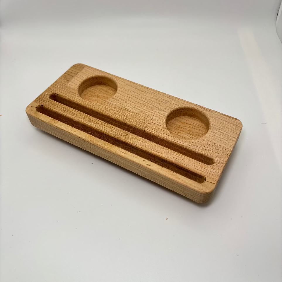 Sockel aus Eiche mit 2 Schlitzen und 2 Löchern für Teelicher