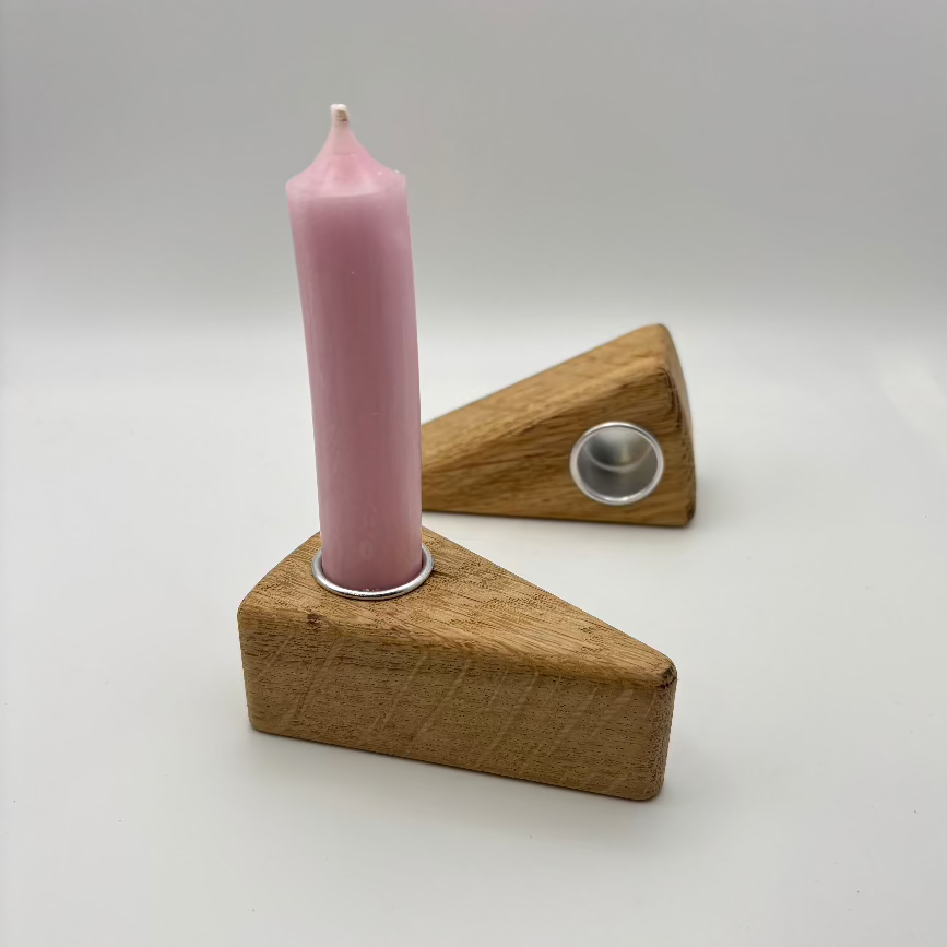 Kuchenstück mit Kerzentülle